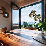 Semesterbostad House *